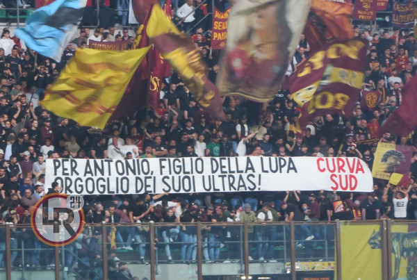 milan-roma-settore-ospiti-striscione-de-falchi