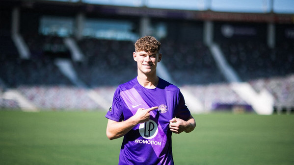 charlie-cresswell-illustration-communique-1920x-q80