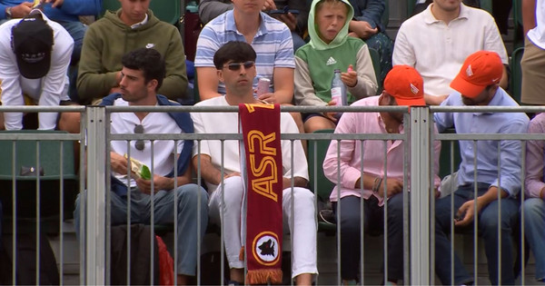 wimbledon-sciarpa-roma-cobolli-mensik