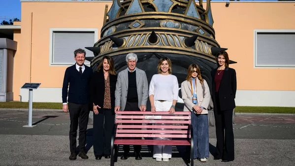 61aef9060dfa-cover-2