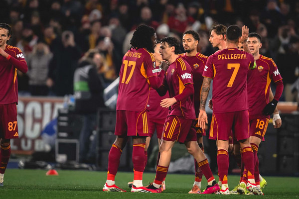europa-league-roma-stoccarda-esultanza-squadra