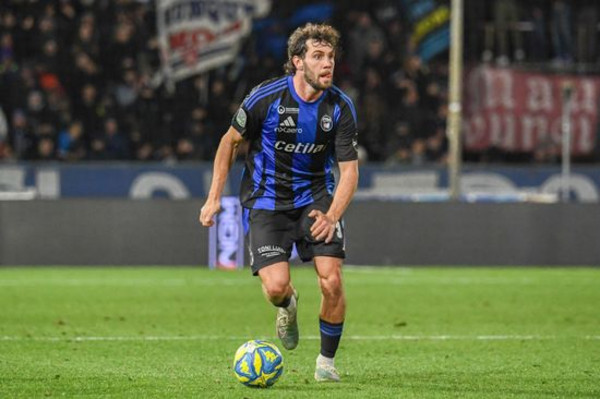 arturo-calabresi-pisa-during-ac-vs-carrarese-550nw-15101031ao